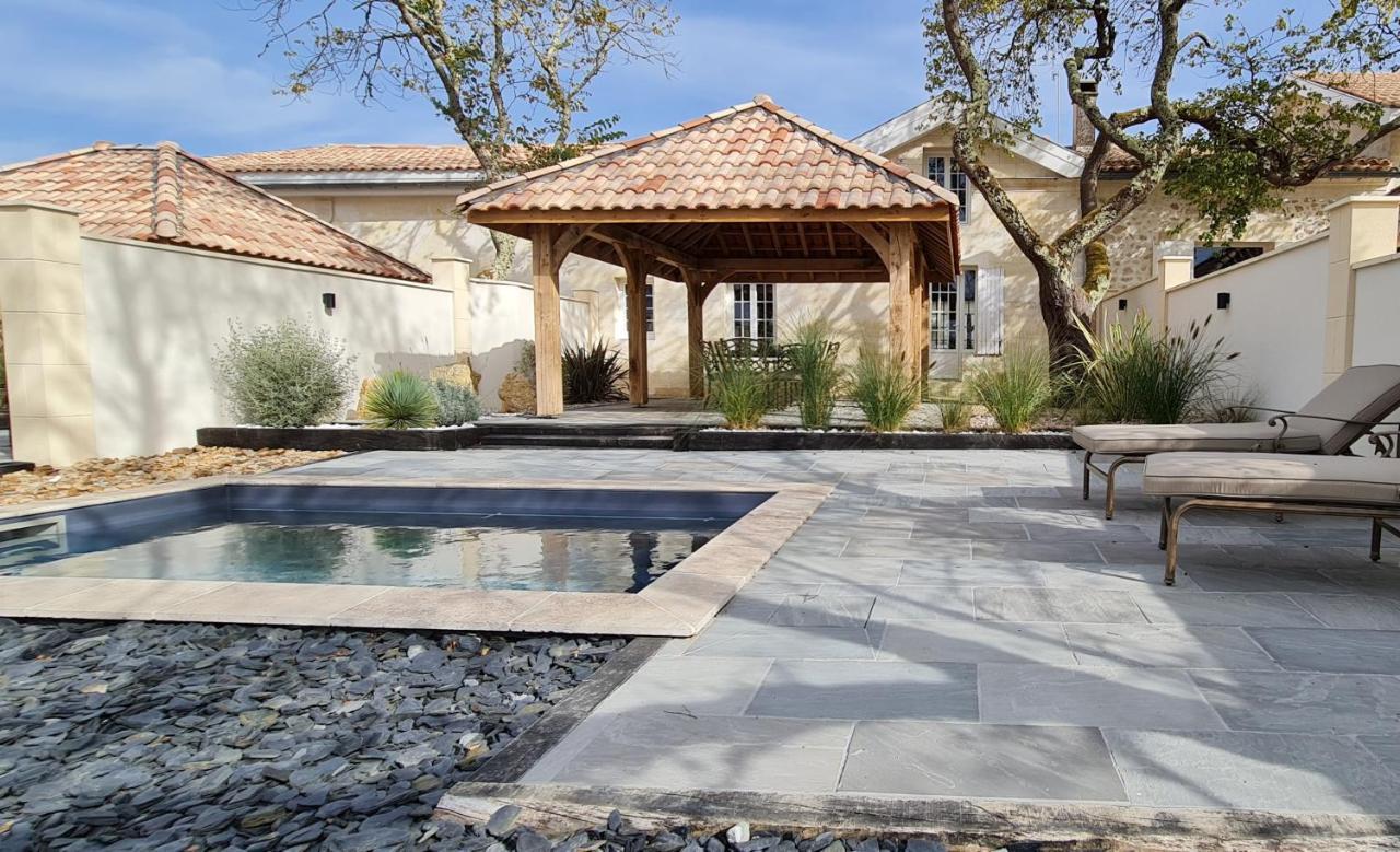 Dom Peyreton Prestige Cottages Set In A Charming Wine Property Villegouge Exterior photo
